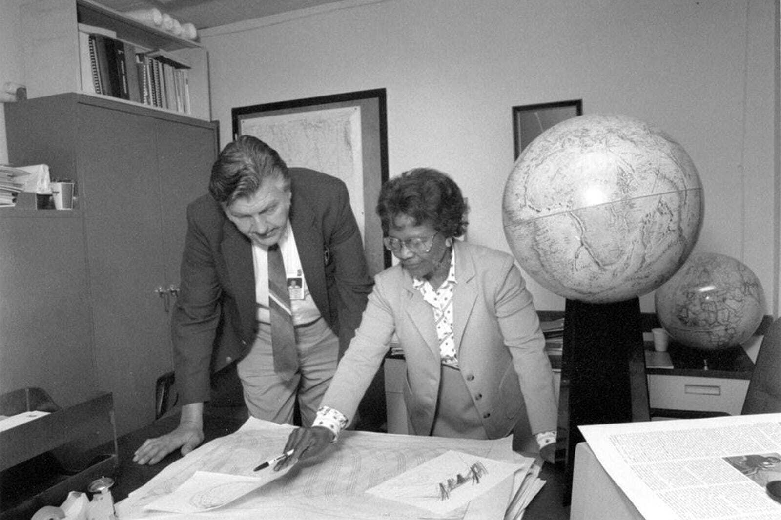 Gladys West and Sam Smith look over data from the Global Positioning System,
which West helped develop at the Naval Proving Ground in Dahlgren, Va., March
16, 1985.